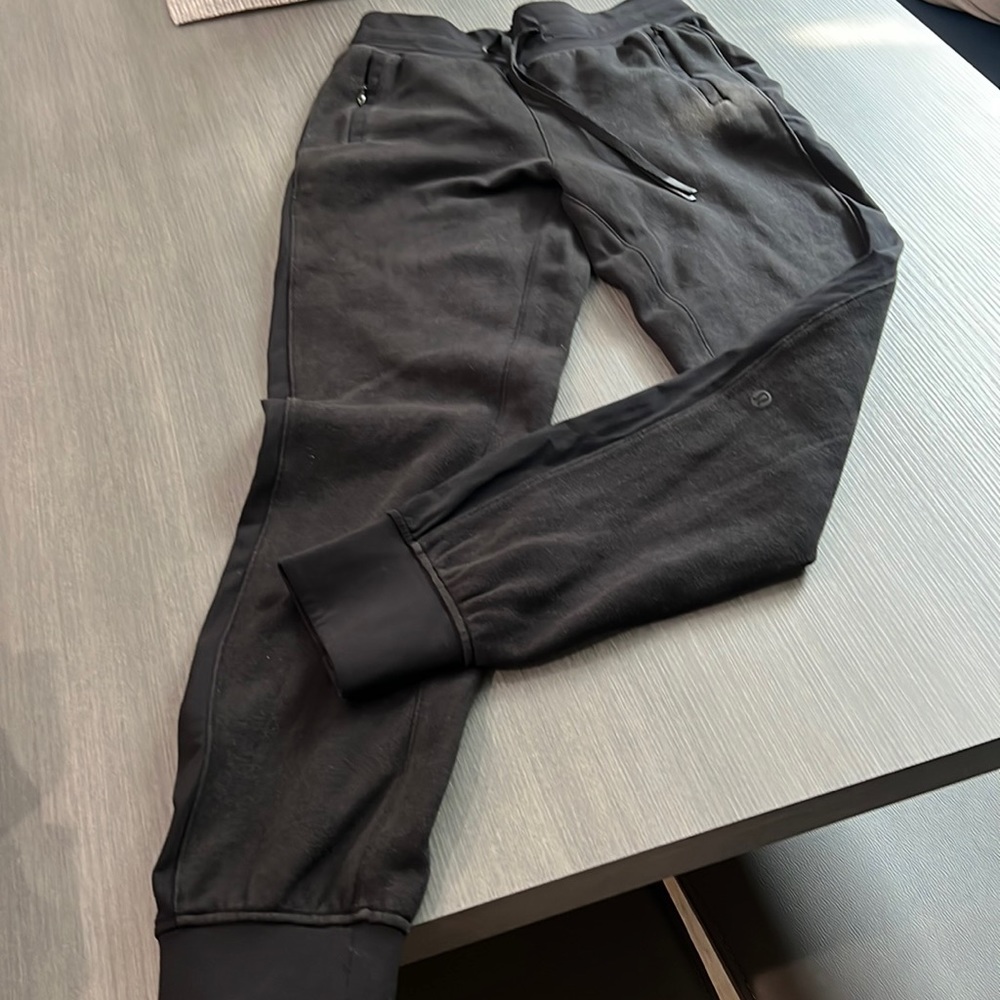 Size 2 Lululemon joggers w pull tie waist